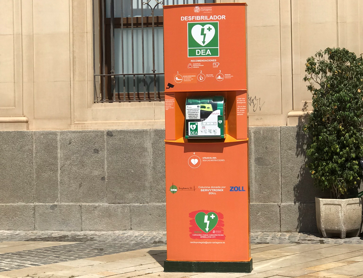 Inauguración de desfibriladores en las calles de Cartagena