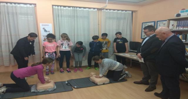 Profesores y alumnos cuentan con una guía escolar de primeros auxilios y emergencias